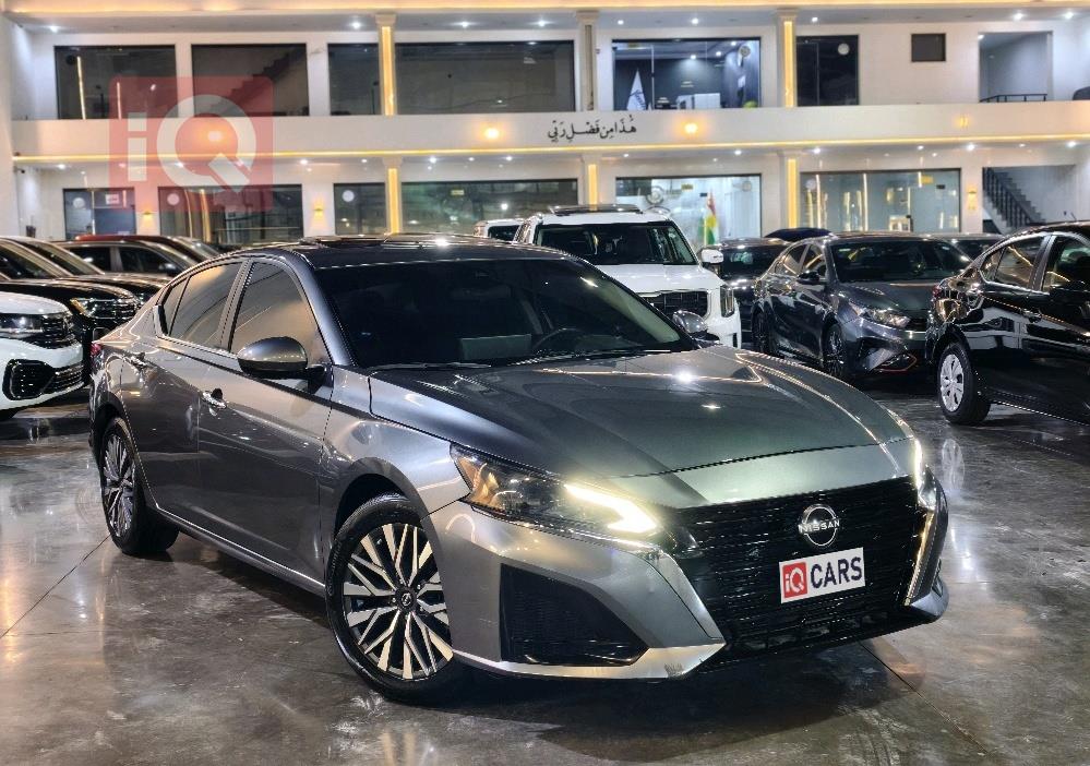 نيسان ألتيما